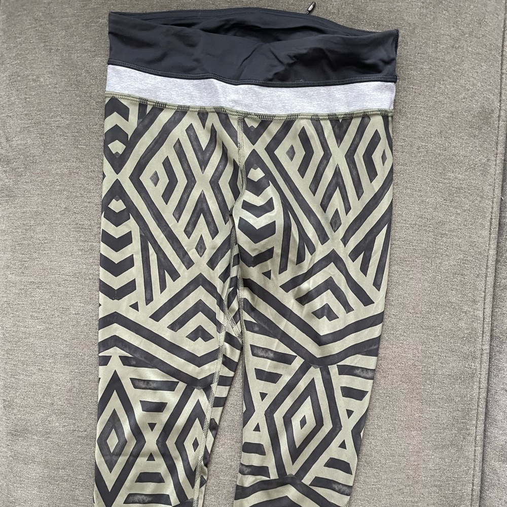 Lululemon Luxtreme Capri Leggings (Sz 4)